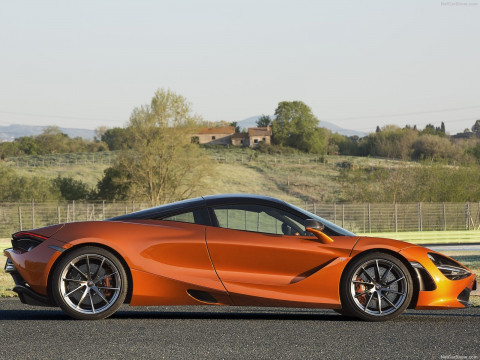 McLaren 720S фото