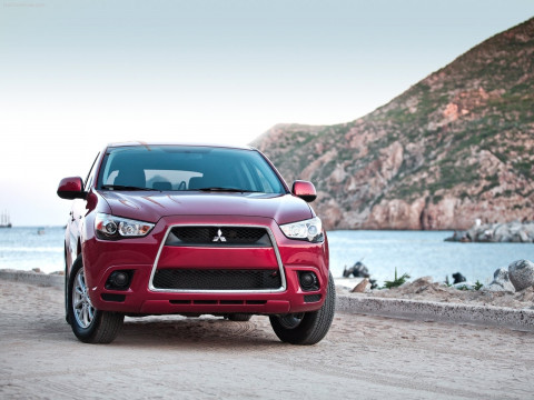 Mitsubishi Outlander Sport фото