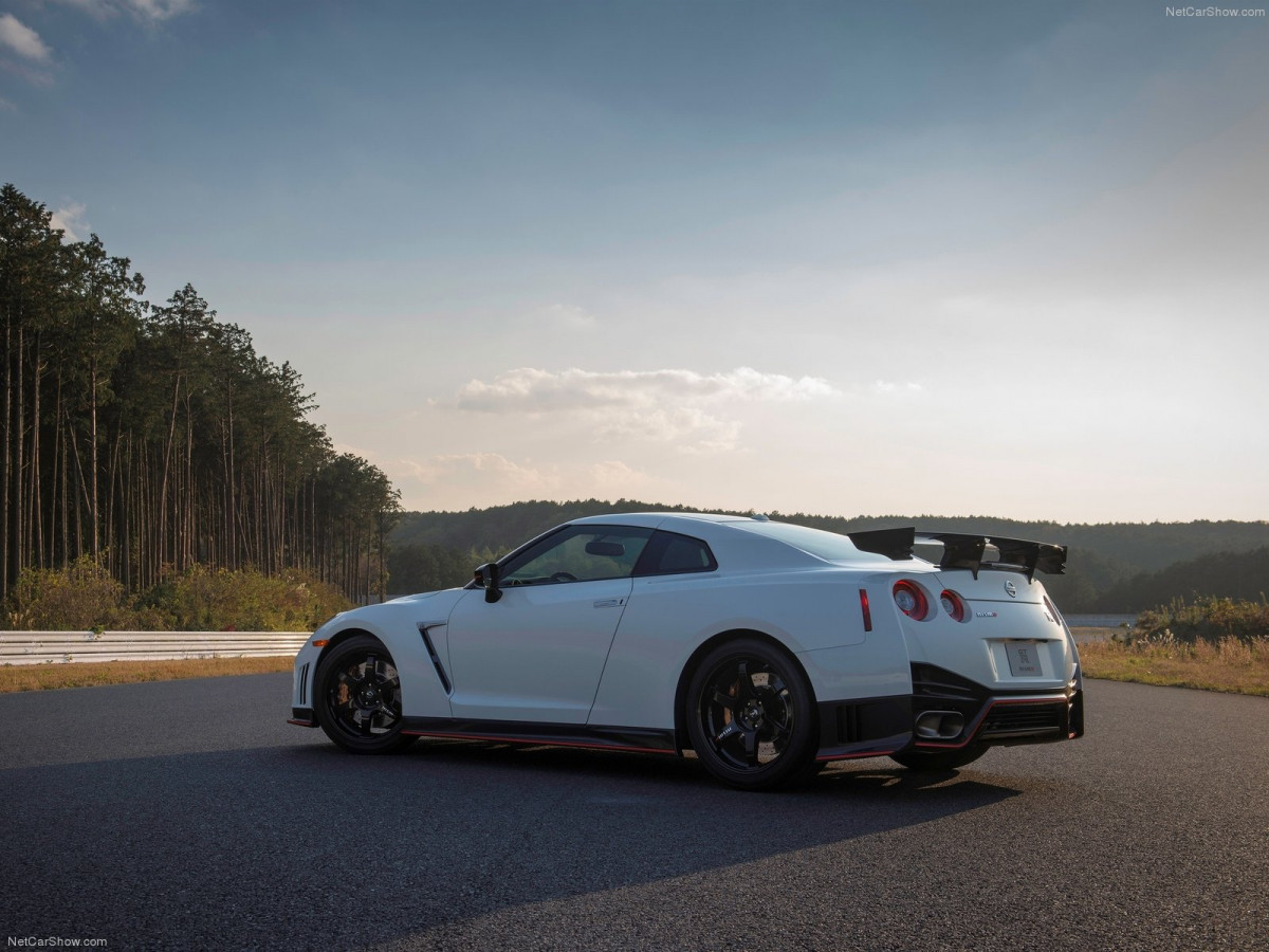 Nissan GT-R Nismo фото 136499