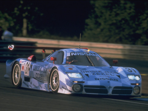 Nissan R390 GT1 фото