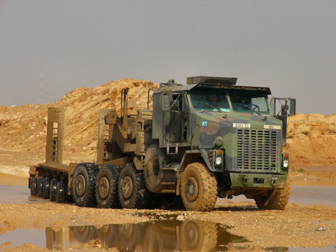 Oshkosh M1070 HET фото