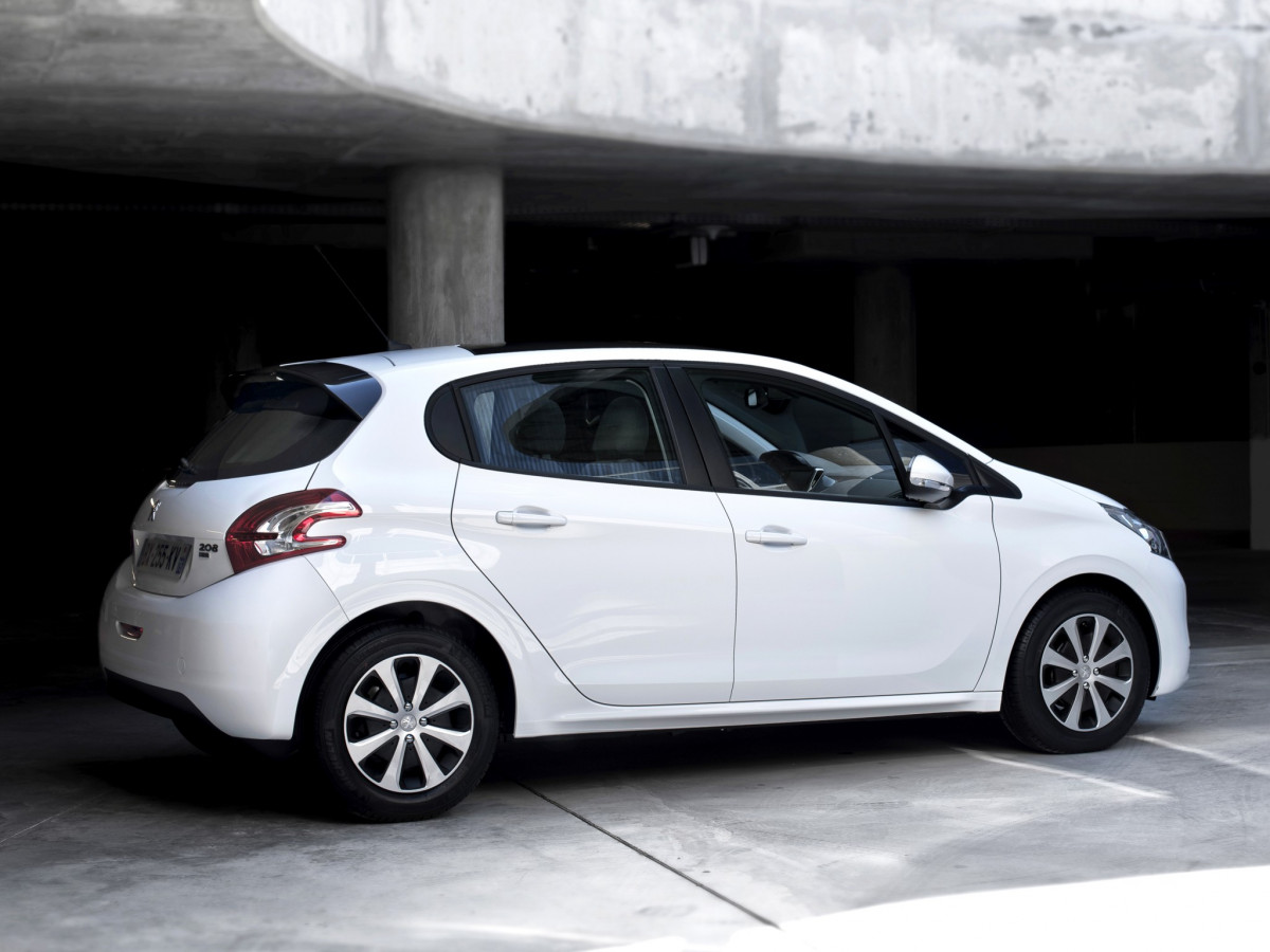 Peugeot 208 фото 93353