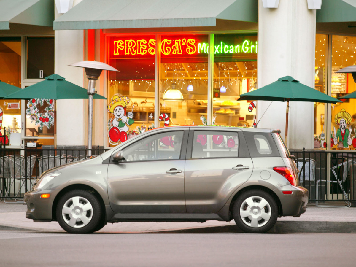 Toyota Scion xa 2004