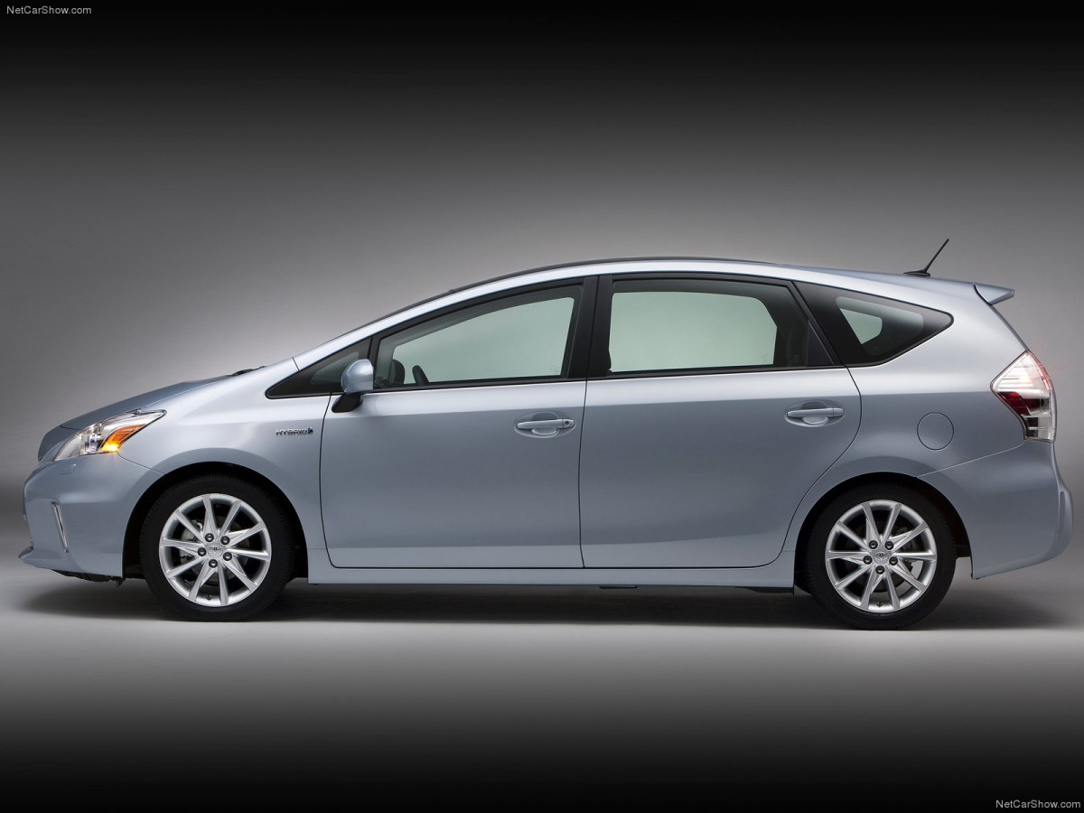 Toyota Prius V фото 81041