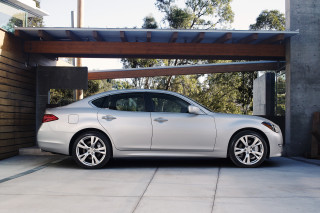 Infiniti M