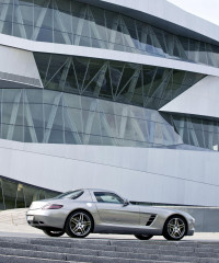 Mercedes-Benz SLS AMG