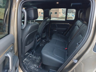 Land Rover Defender 110