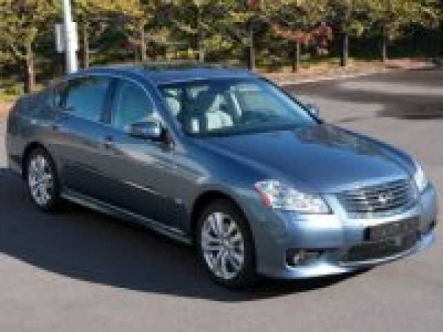 Продажи обновленного седана Infiniti M начнутся в России в апреле