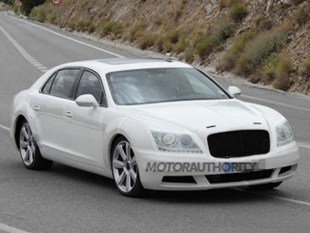 Bentley испытывает новый седан Continental Flying Spur