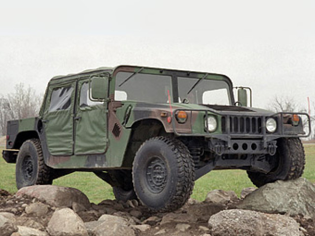 AM General планирует начать продажи гражданской версии внедорожника HMMWV