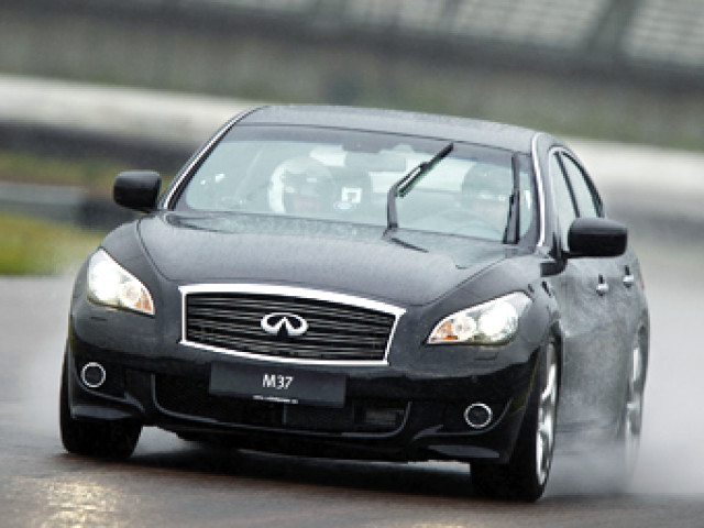 Скоро выйдет обновленная версия седана Infiniti M