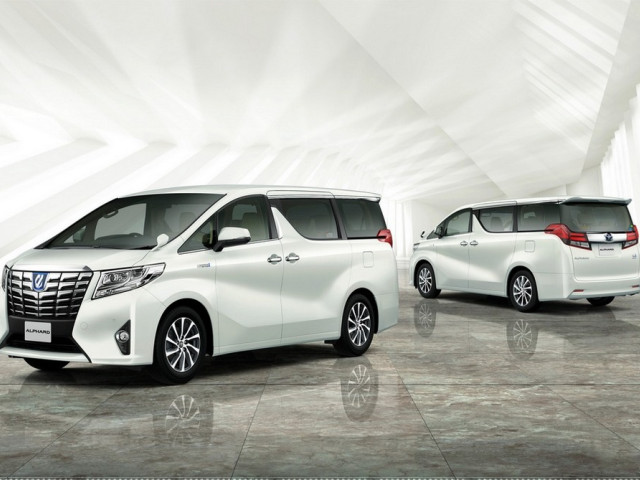 Toyota: обновления добрались к минивэну Alphard