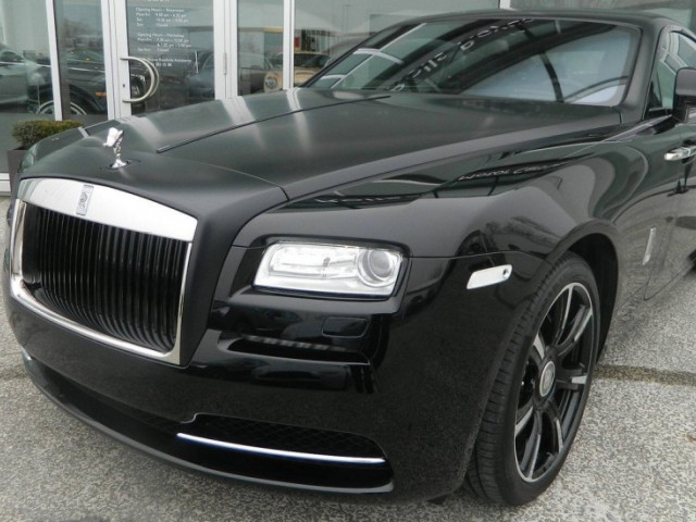 Rolls-Royce Wraith стала карбоновой