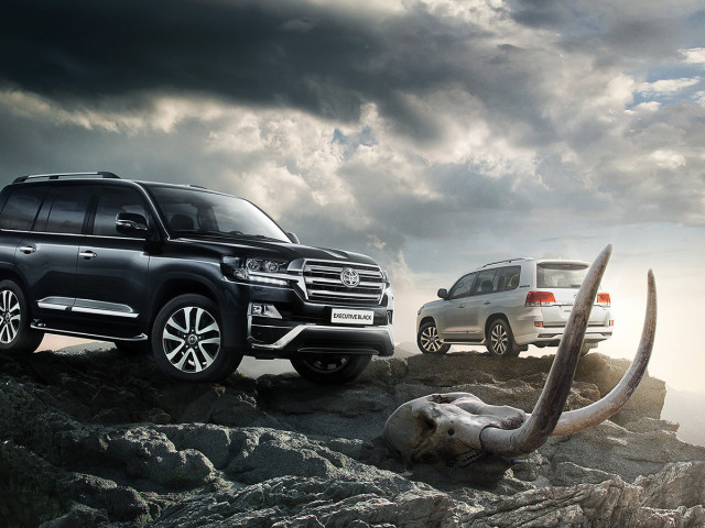 Toyota Land Cruiser 200 появился в дилерских сетях России