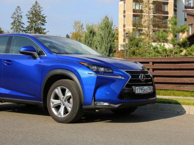 Lexus устраивает российский отзыв почти 19 000 авто