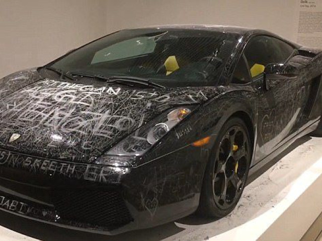 В музее появился поврежденный Lamborghini ценою в $170 000