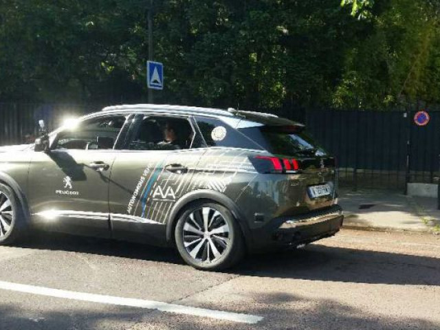 В Peugeot сделали беспилотный паркетник