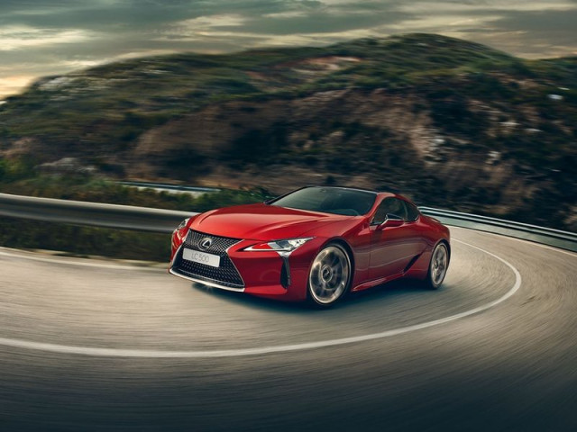 На прилавки России попал топовый Lexus LC 500