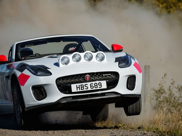 Jaguar представил два раллийных F-Type