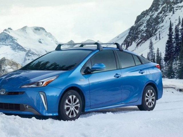 Toyota Prius: появилась модификация с полным приводом