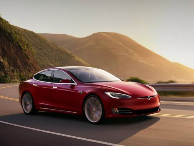 Пьяный водитель Tesla уснул во время езды на автопилоте