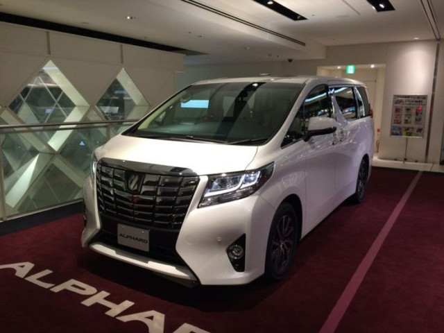 Toyota отзывает Alphard на сервис