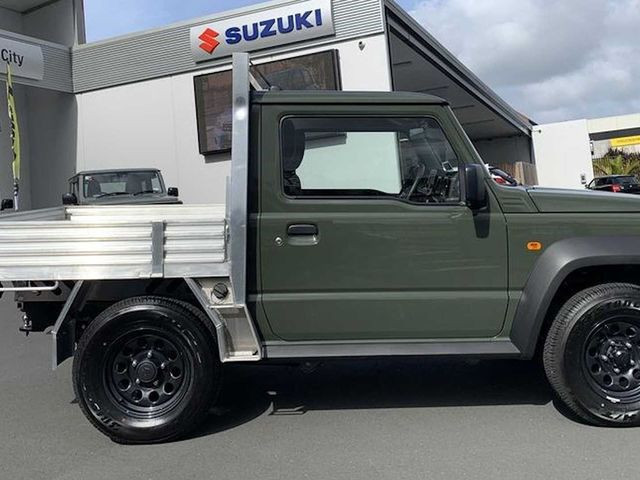 Компактный Suzuki Jimny стал пикапом