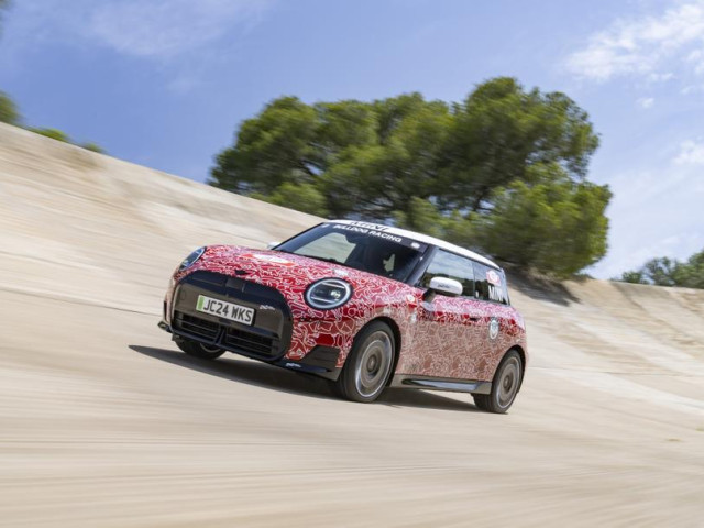 MINI представит мощную версию электромобиля JCW