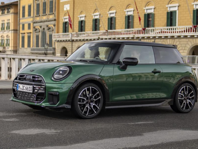 MINI Cooper S JCW: спортивное воплощение хэтчбека