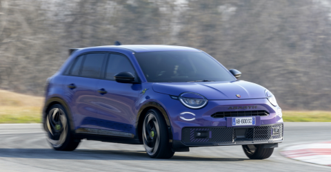 Abarth выпустил электрокроссовер Scorpionissima с мощностью двигателя 280 л.с.