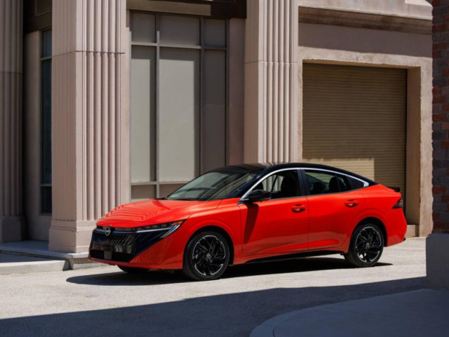 Nissan Sentra обновлён: новый стиль при сохранении проверенной силовой установки