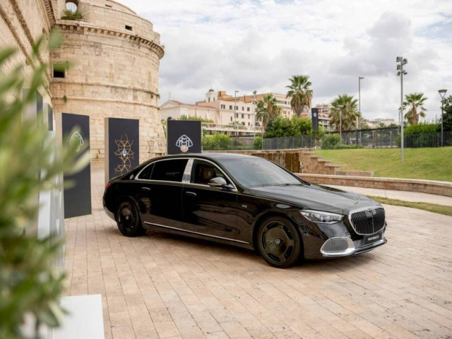 Mercedes презентовал эксклюзивный Maybach V12 с элементами из чистого золота