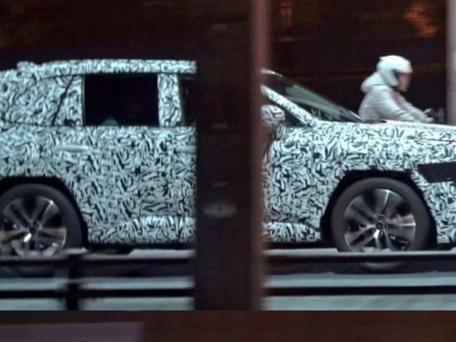 Свежие фотографии серийного Toyota RAV4 из Японии