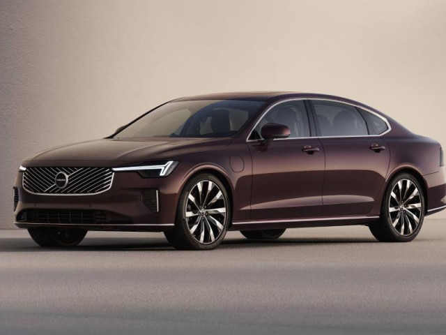 Volvo презентовала обновленный седан S90 с новейшими технологиями и стилем