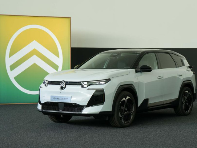 Citroen C5 Aircross обновился: крупнейший дисплей в истории Stellantis