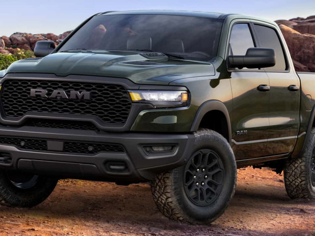 Ram 1500 Rebel X 2026 года в камуфляжном зелёном цвете — настоящий внедорожный боец