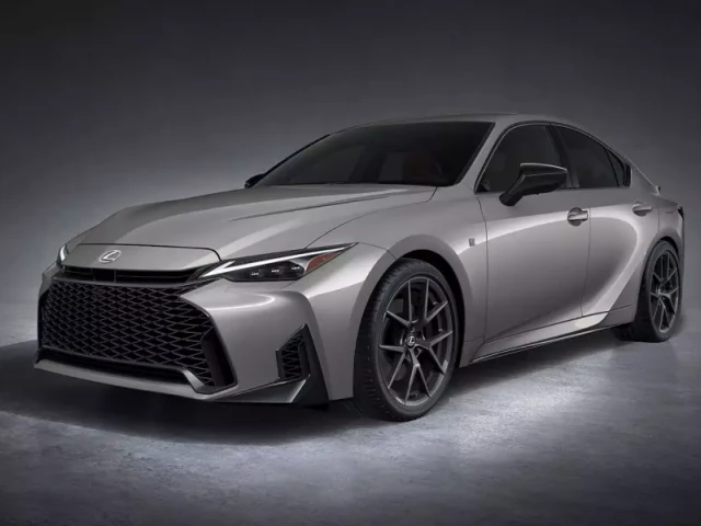 Lexus IS, близкий родственник Toyota Camry, превратится в спортивный электрокар