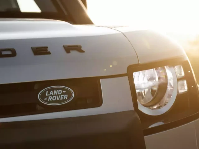 Land Rover анонсировал компактный электрический внедорожник Defender Sport