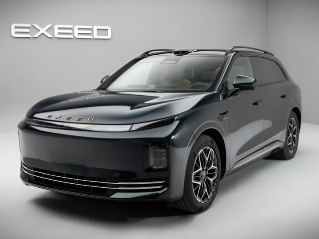 В Китае стартовали продажи кроссовера Exeed EX7 с авиационной тормозной системой