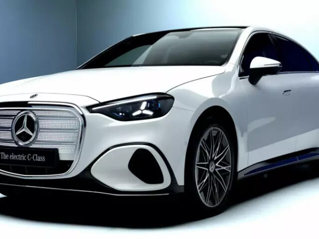 Mercedes представила электрический седан с уникальной подсветкой радиаторной решетки