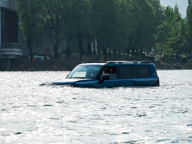 Jetour готовит для России 900-сильный внедорожник G700, способный плавать