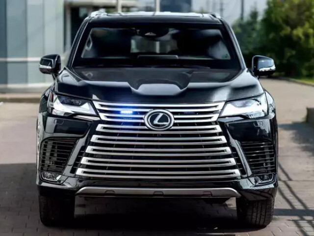 В Майами показали бронированный Lexus LX 700, способный держать удар от гранат и пуль