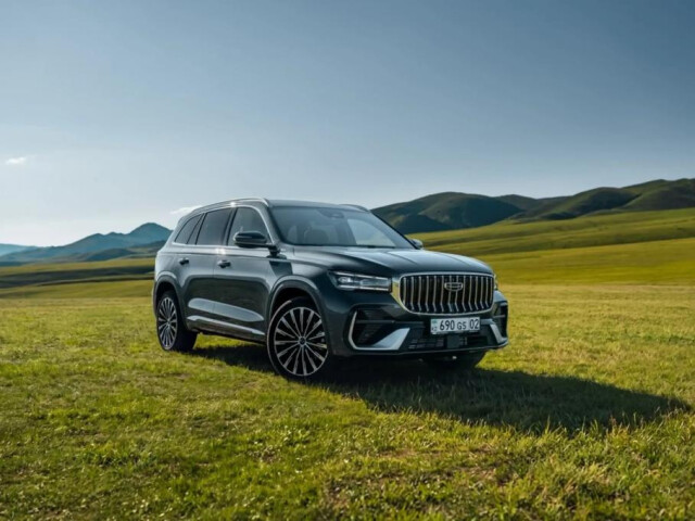 В Казахстане начали продавать обновлённый Geely Monjaro: цена — 2,7 млн рублей