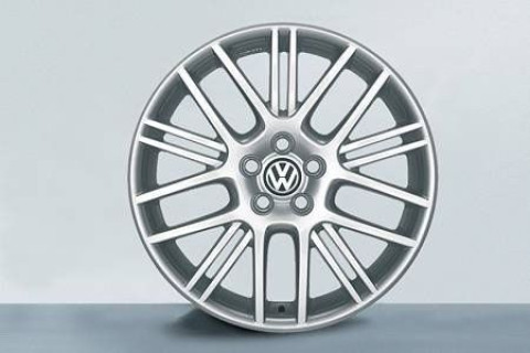 Одно фирменное колесо VW стоит 185 евро