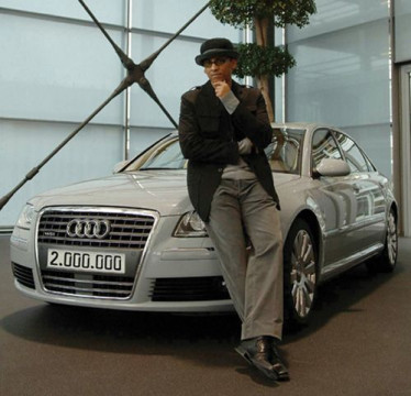 Ксавьер Найд и Audi A8 W12 L