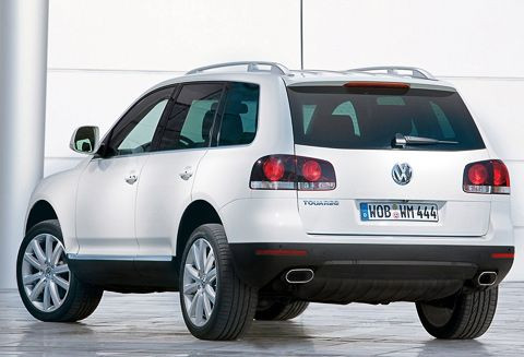 В разгоне до 100 км/ч Touareg TDI BlueMotion проигрывает обычному 240-сильному внедорожнику 3.0 TDI всего две десятых секунды — 8,5 против 8,3.