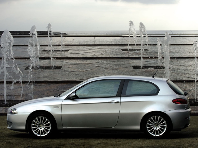 Alfa Romeo 147 3-door фото