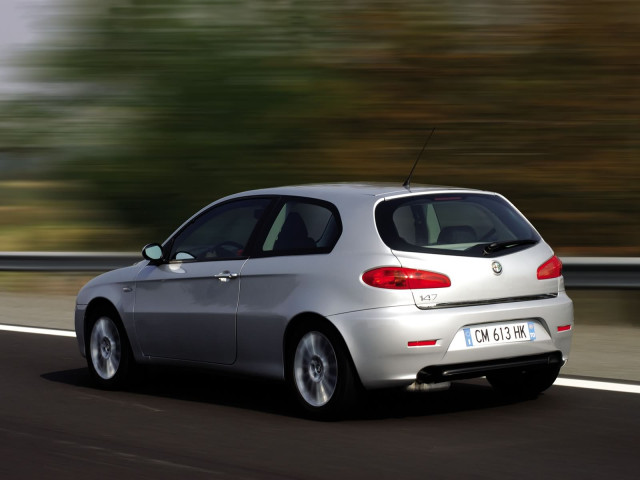 Alfa Romeo 147 3-door фото