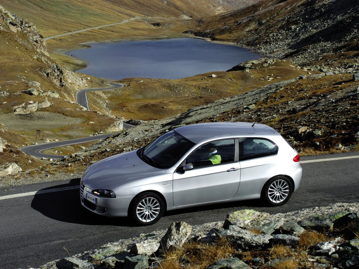 Alfa Romeo 147 3-door фото 15769