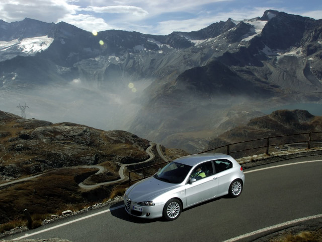 Alfa Romeo 147 3-door фото